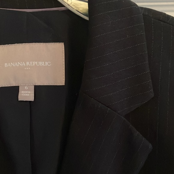 Navy blue pinstripe blazer by Banana Republic in size 6. - Picture 2 of 7
